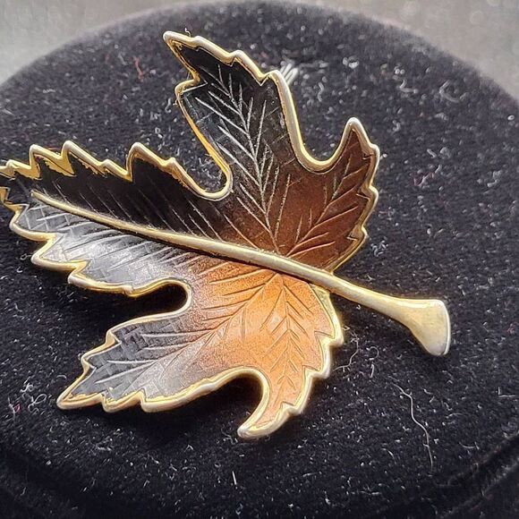 Vintage 80s Copper & Black Etched Leaf Pin - Picture 1 of 3